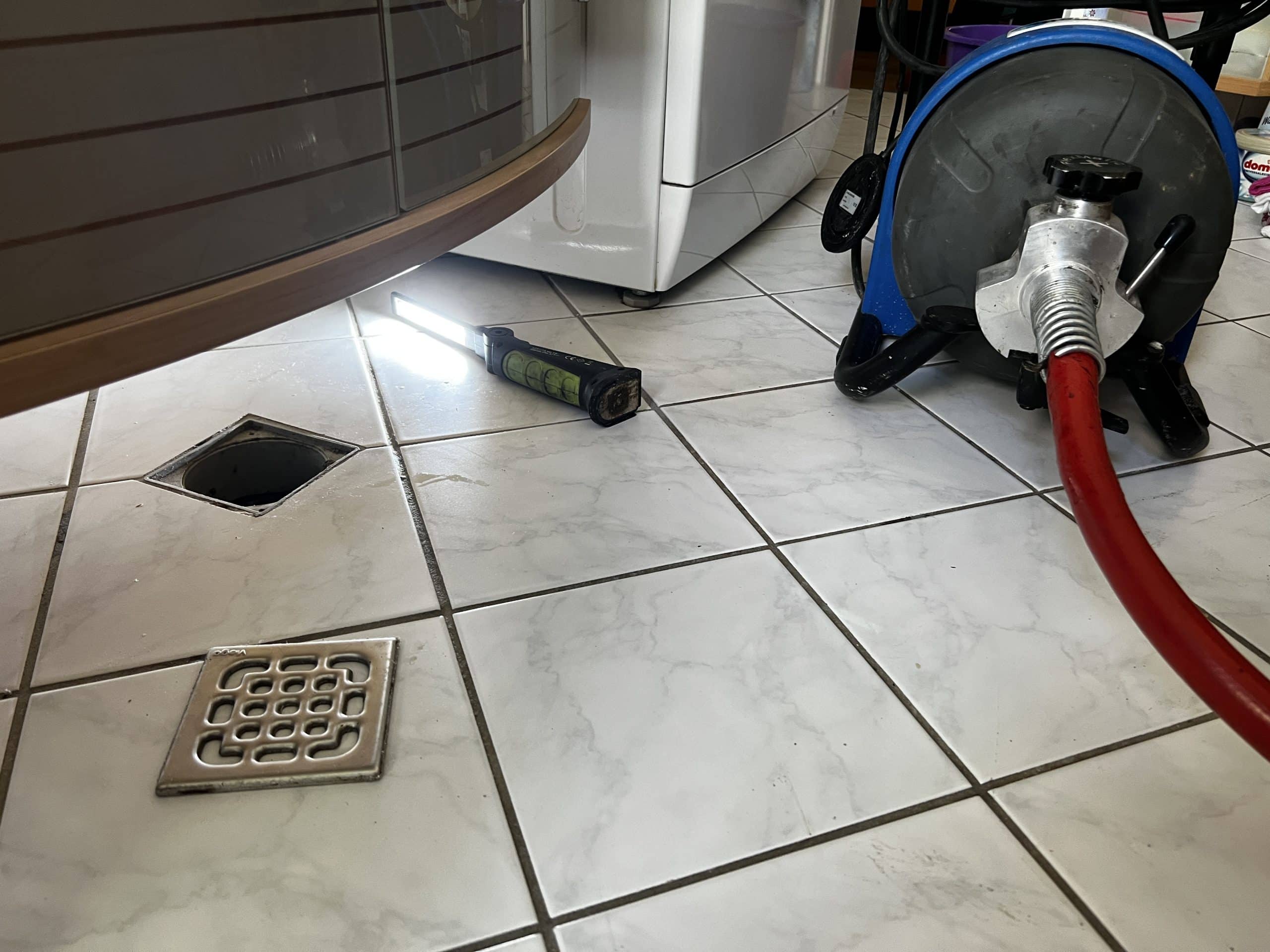 Bodenablauf verstopft Berlin Wohnung